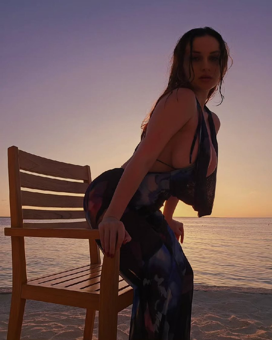 Sexy girl Miranda Faith nude in Manisales