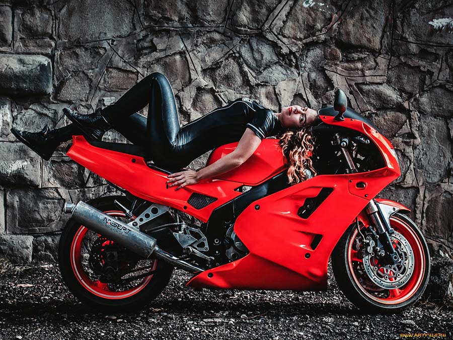 Beautiful girl Beautiful girls and motorcycles in Manisales