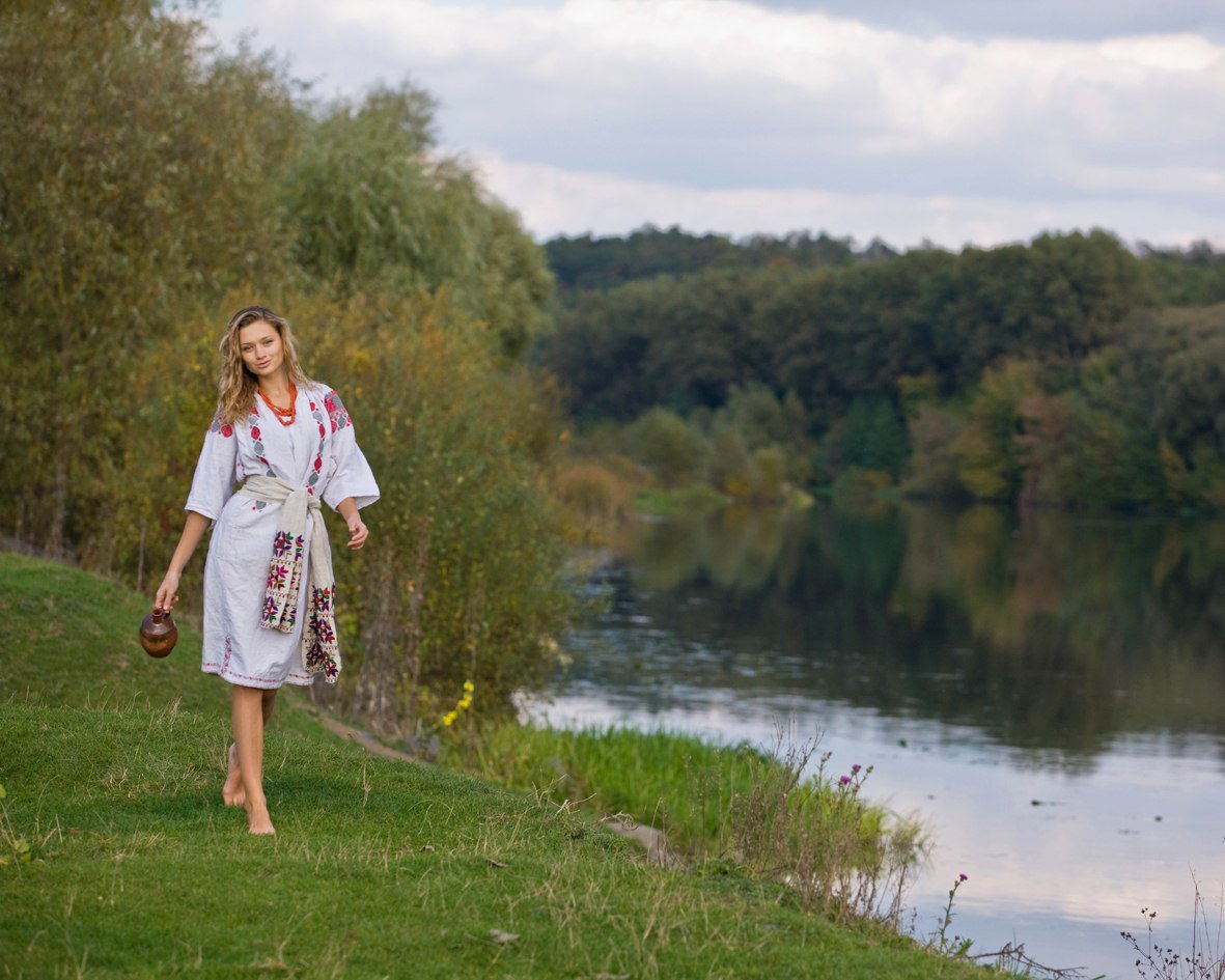 Nude girl Slavic women in Manisales