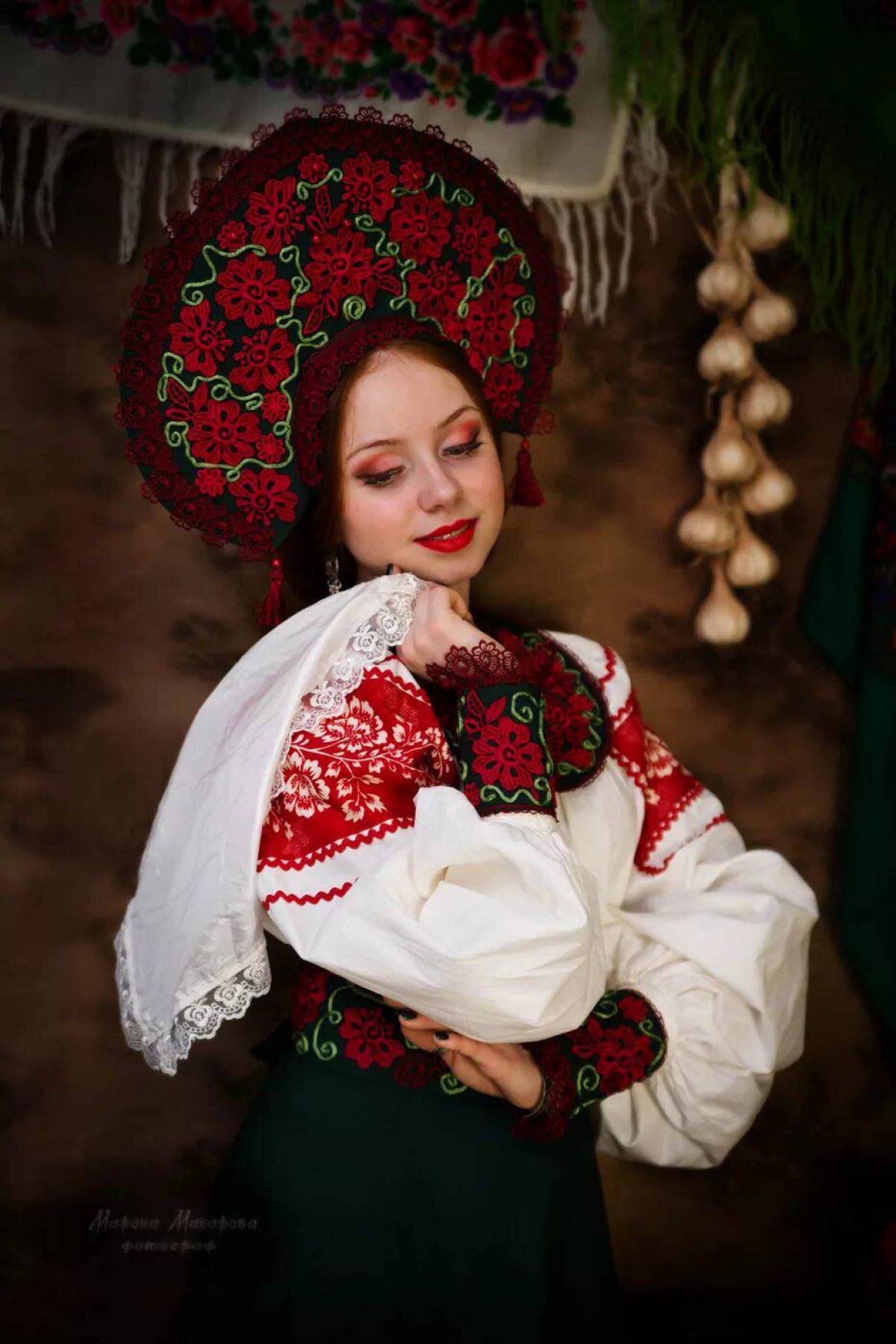 Women in Slavic costumes underwear in Manisales