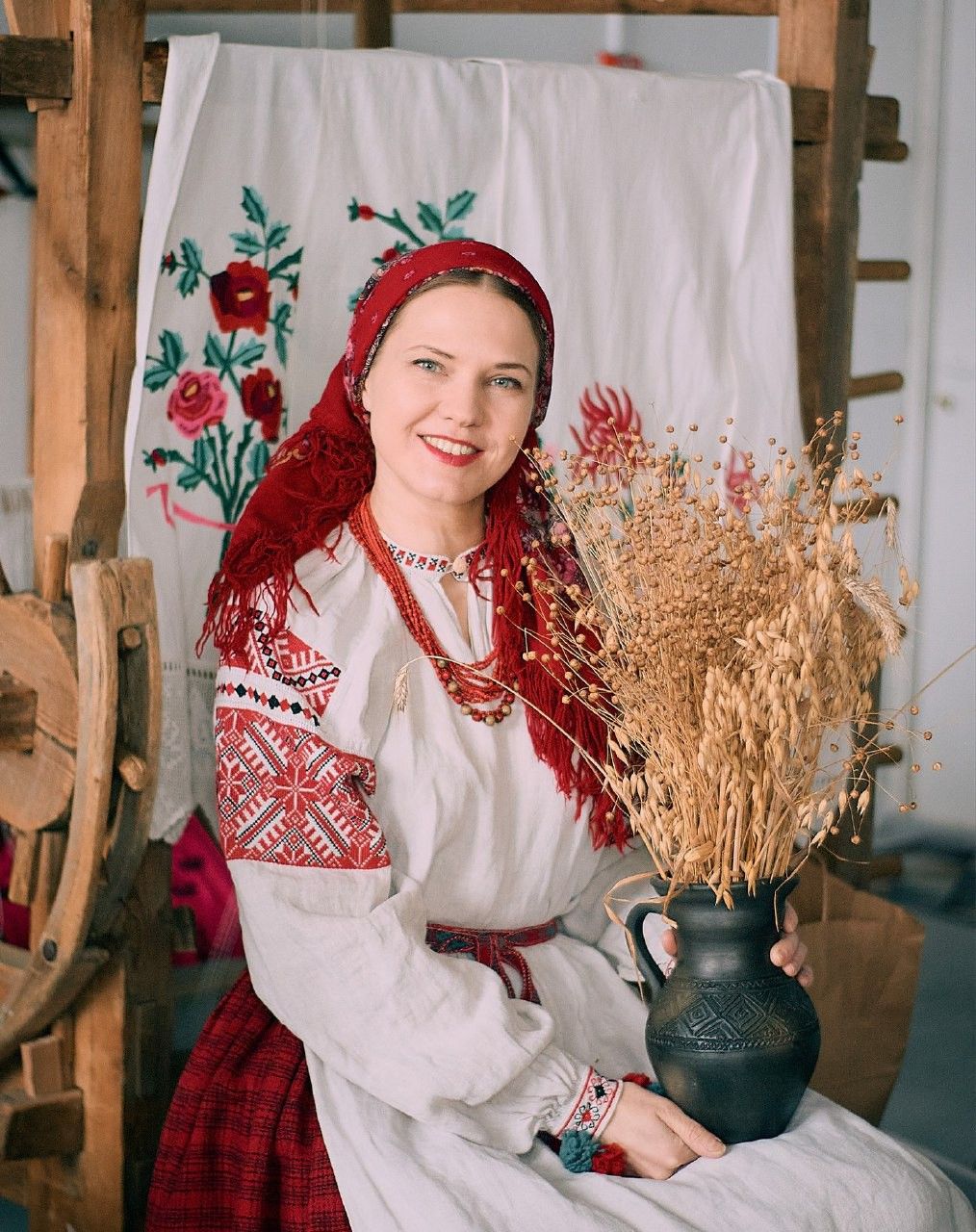 Women in Slavic costumes in Manisales