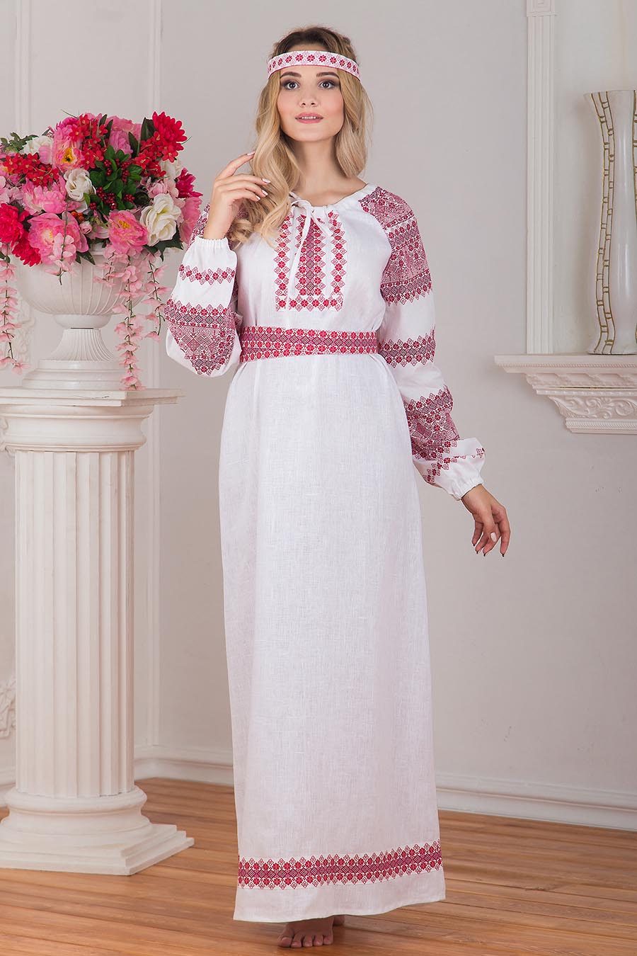 Women in Slavic costumes in Manisales