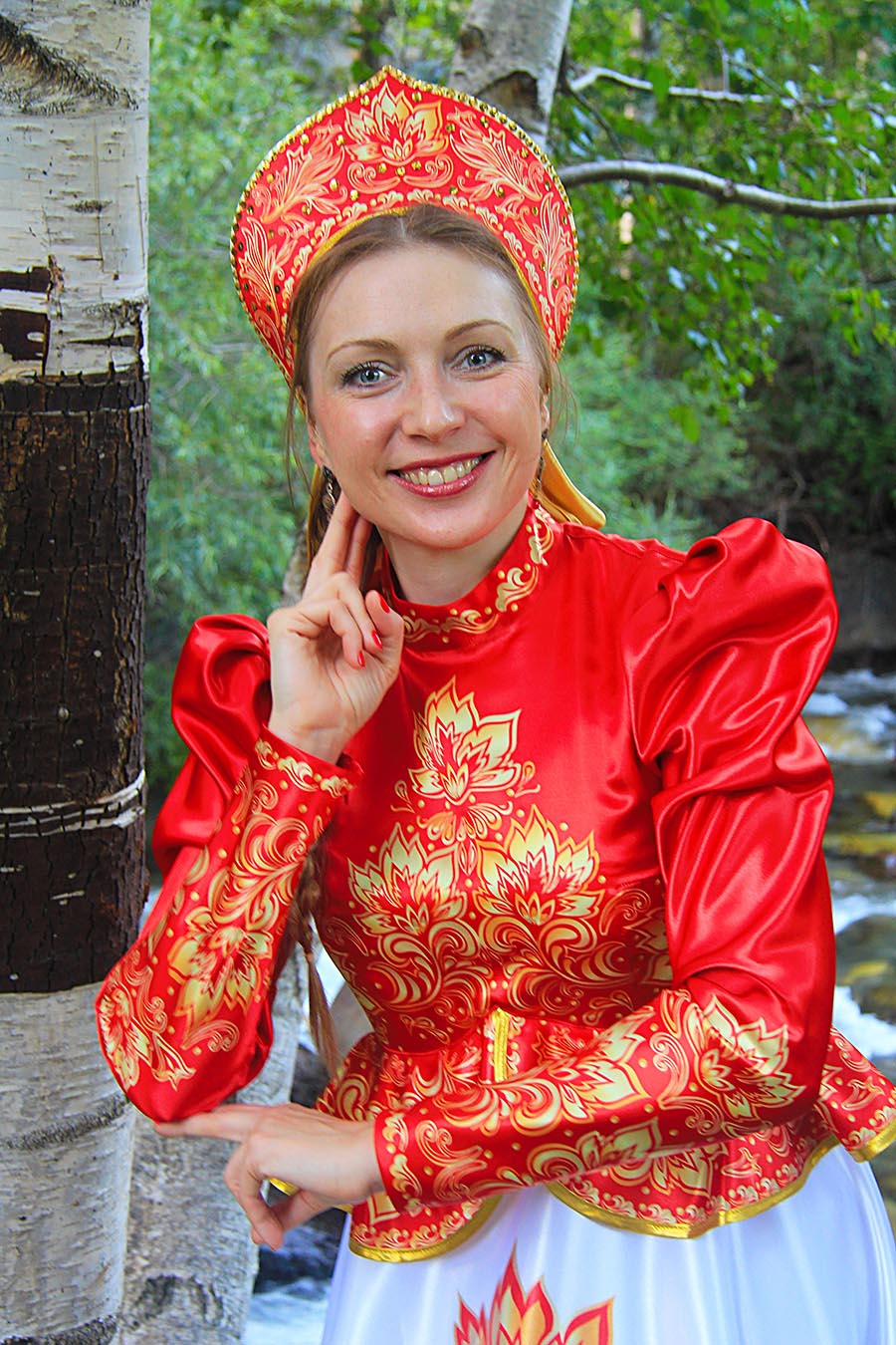 Women in Slavic costumes in Manisales