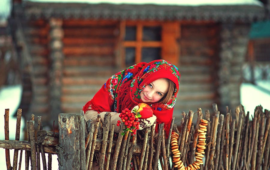 Sexy girl Women in Slavic costumes in Manisales