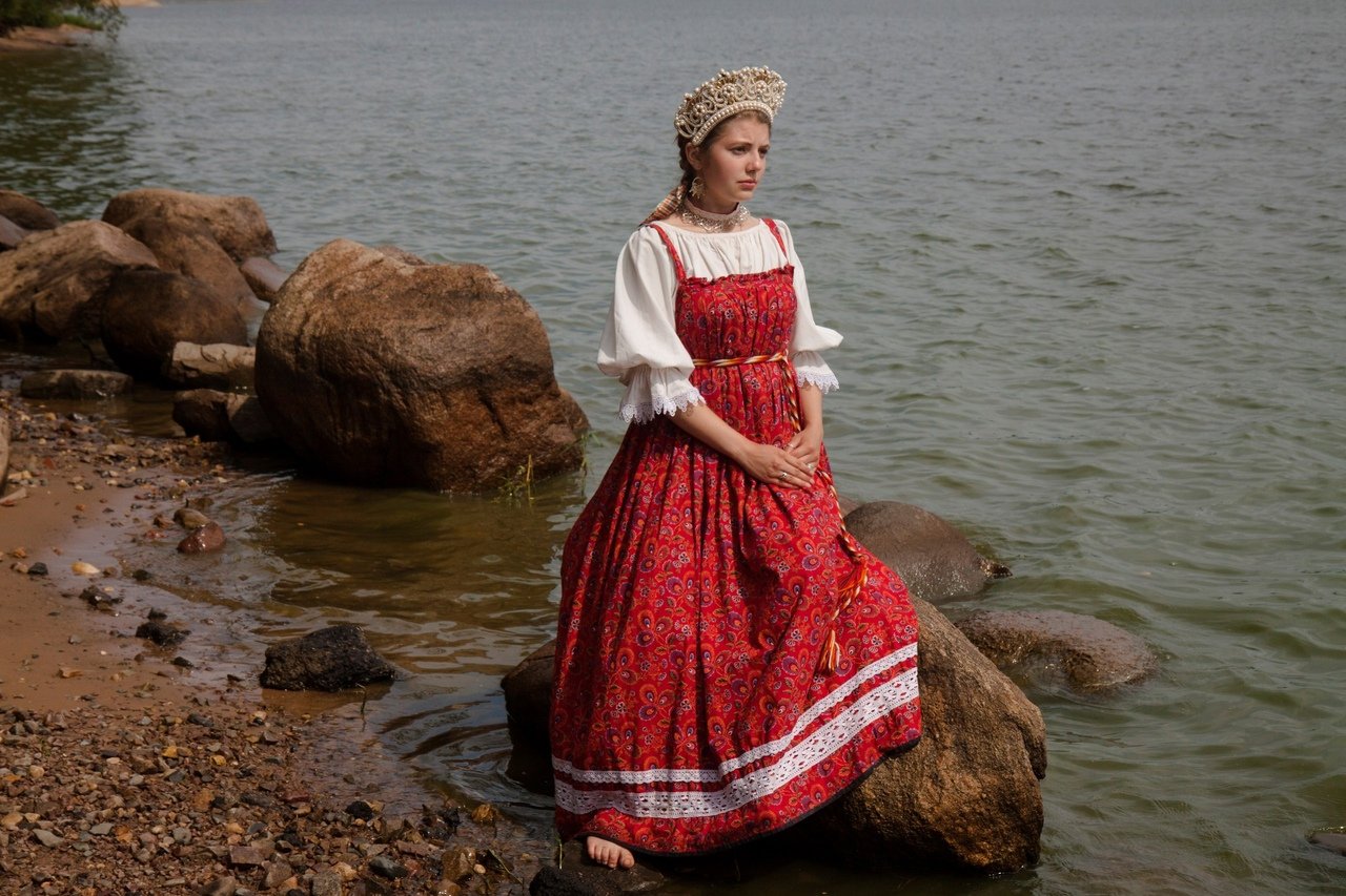 Women in Slavic costumes in Manisales