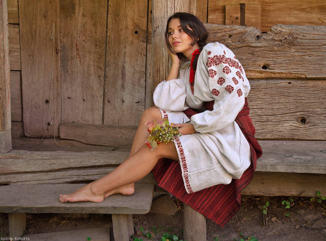 Women in Slavic costumes in Manisales