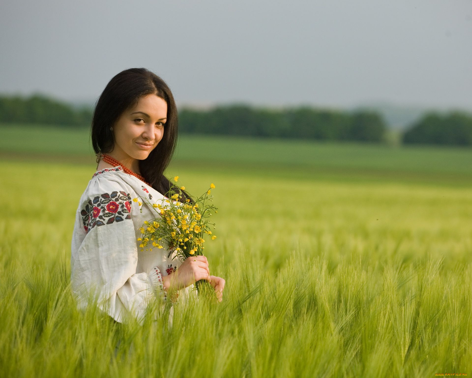 Women in Slavic costumes in Manisales