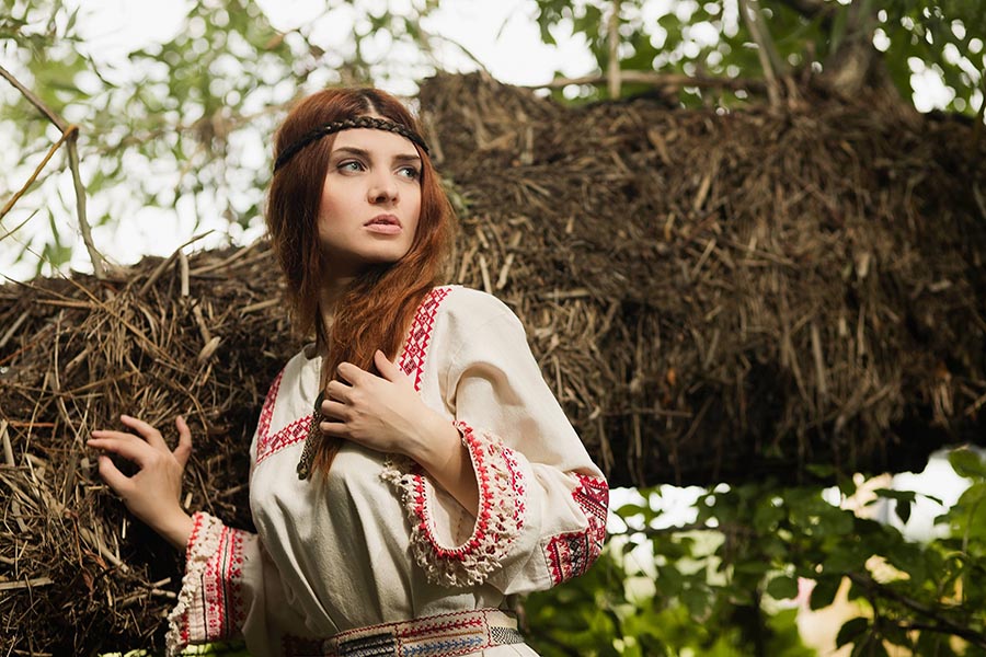 Women in Slavic costumes in Manisales