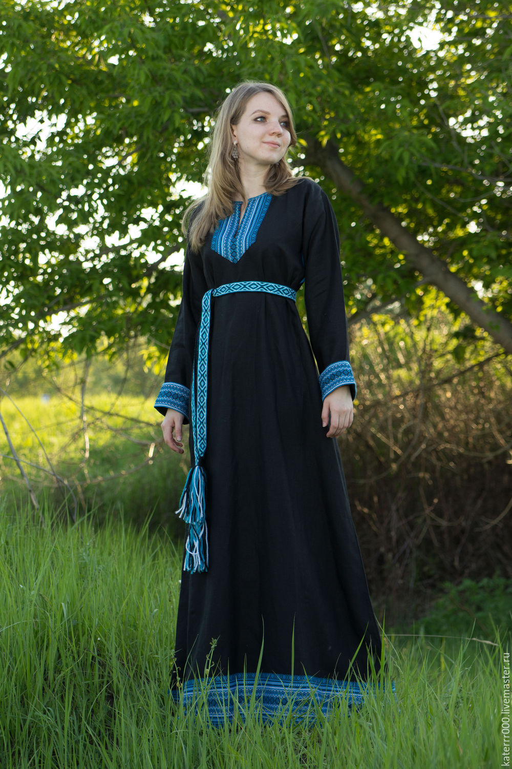 Women in Slavic costumes in Manisales