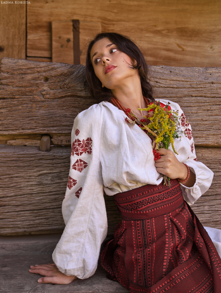 Girls in Slavic costumes in Manisales