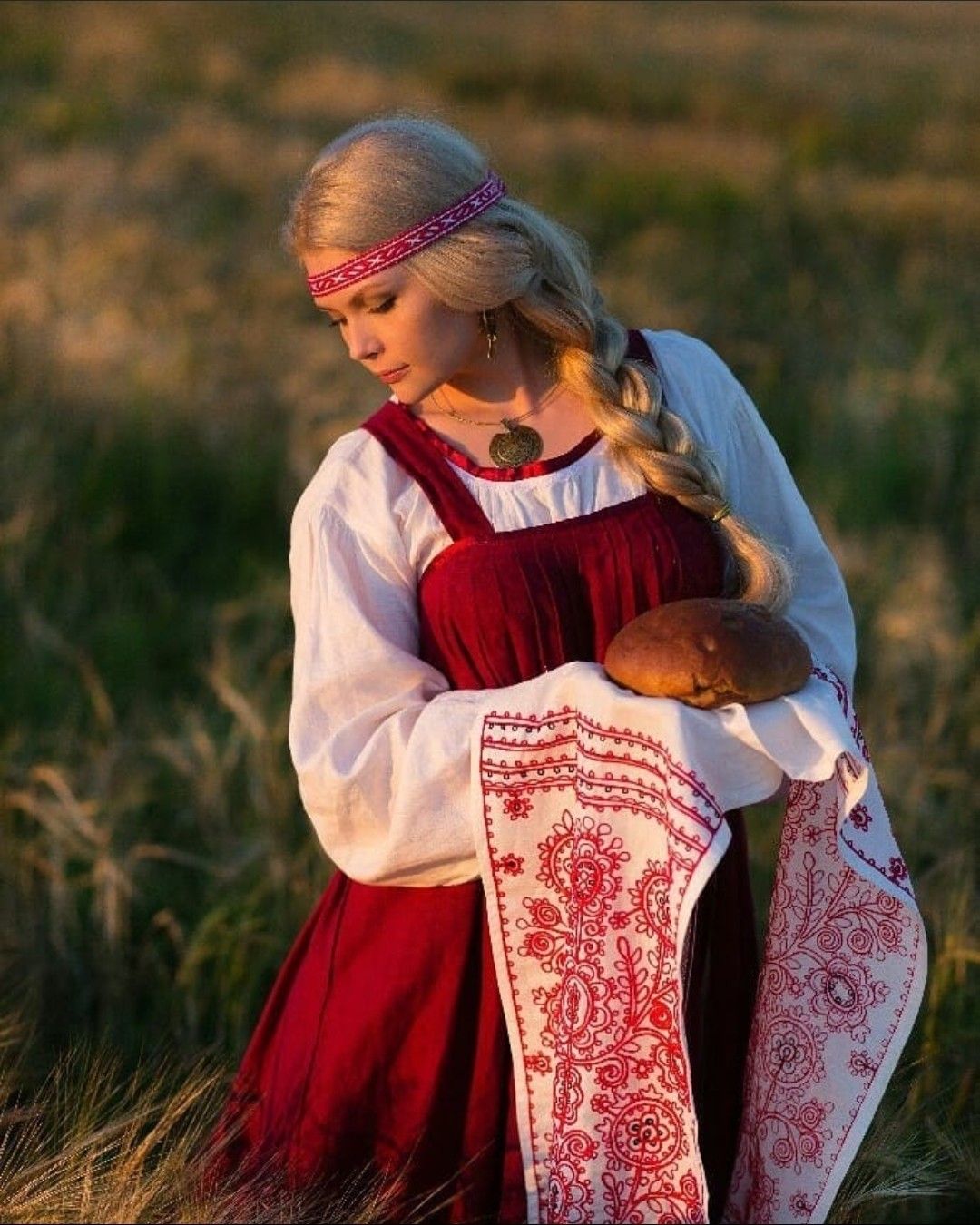 Girls in Slavic costumes in Manisales