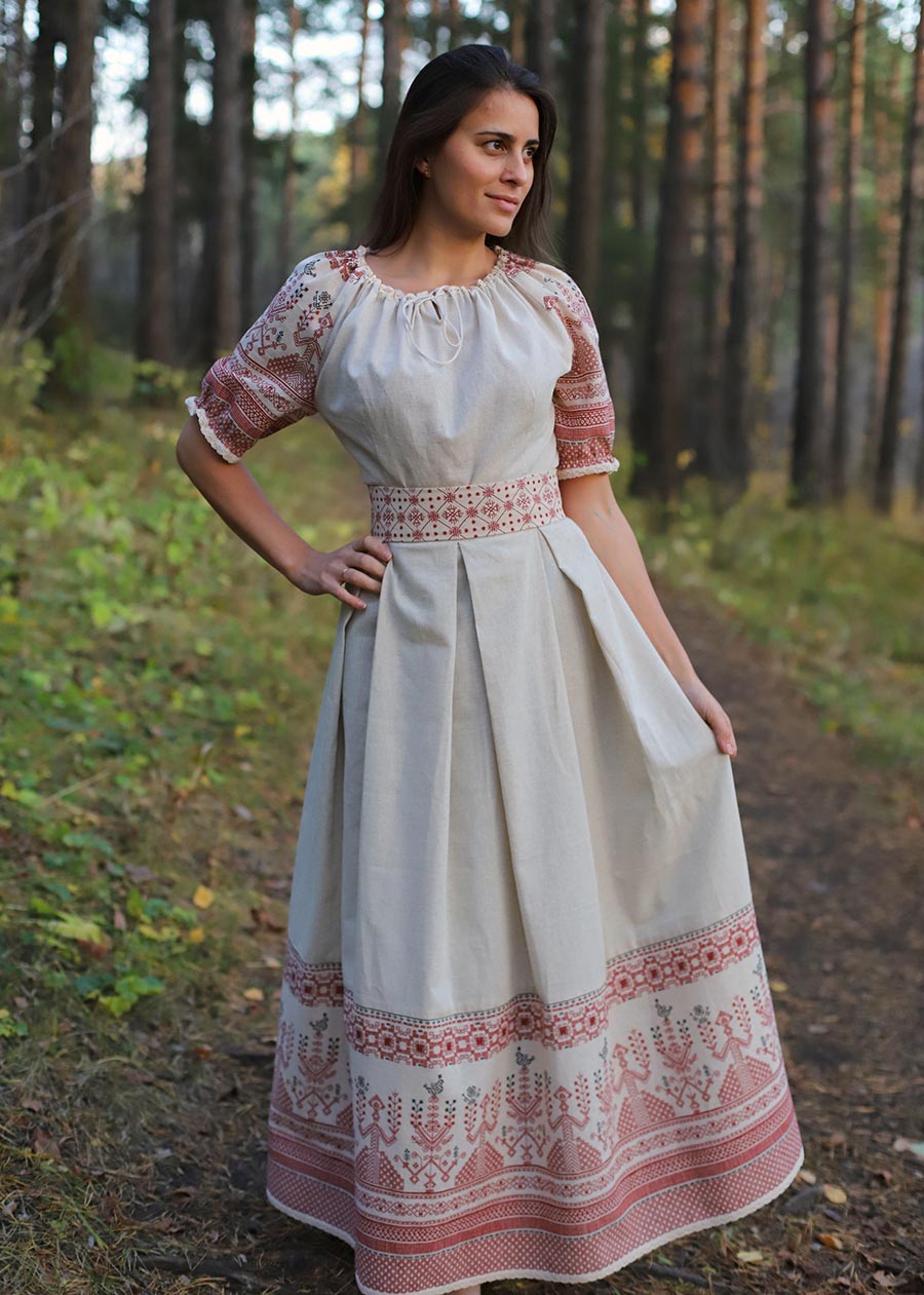 Girls in Slavic costumes in Manisales