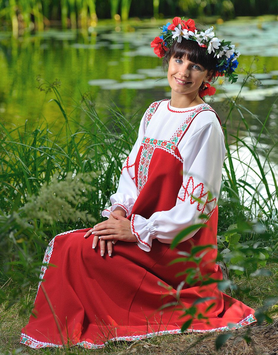 Beautiful girl Girls in Slavic costumes in Manisales