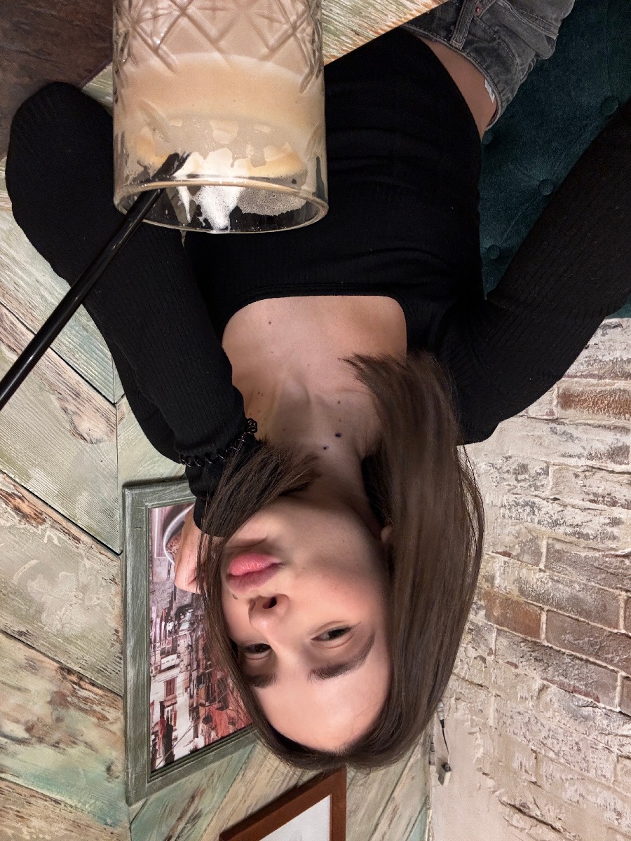 Fresh photos, fresh mood — Tina online in Manisales